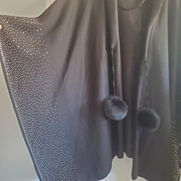 Marc New York Andrew Marc Embellished Shawl Cape w/ hood pom pom OS Evening Cozy - Picture 7 of 14